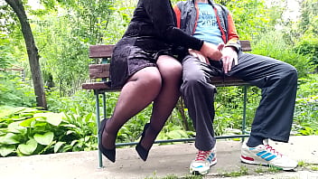 Mommy gets cum outdoors in the park